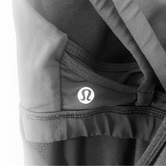 Lululemon Nouveau Limits Tank Top with Built in Sport Bra in Black Size 4 - Picture 9 of 10